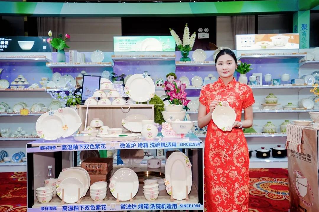 888电子亮相重庆供应链订货会，爆款矩阵引爆合作热潮！